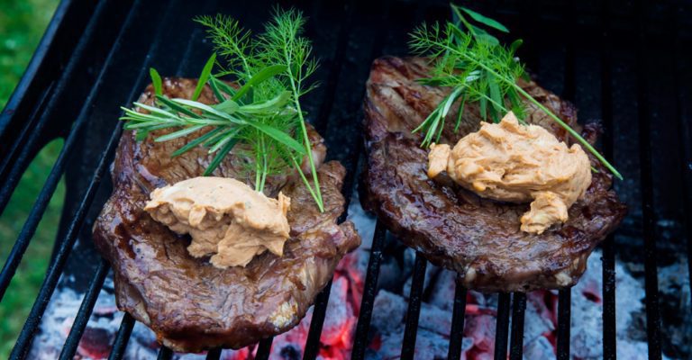 Grillad biff med BBQ-smör