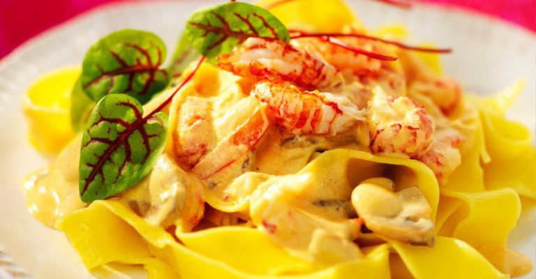 Pasta med hummer- och kräftsås