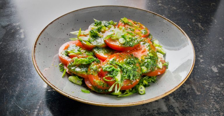 Tomatsallad med örtolja