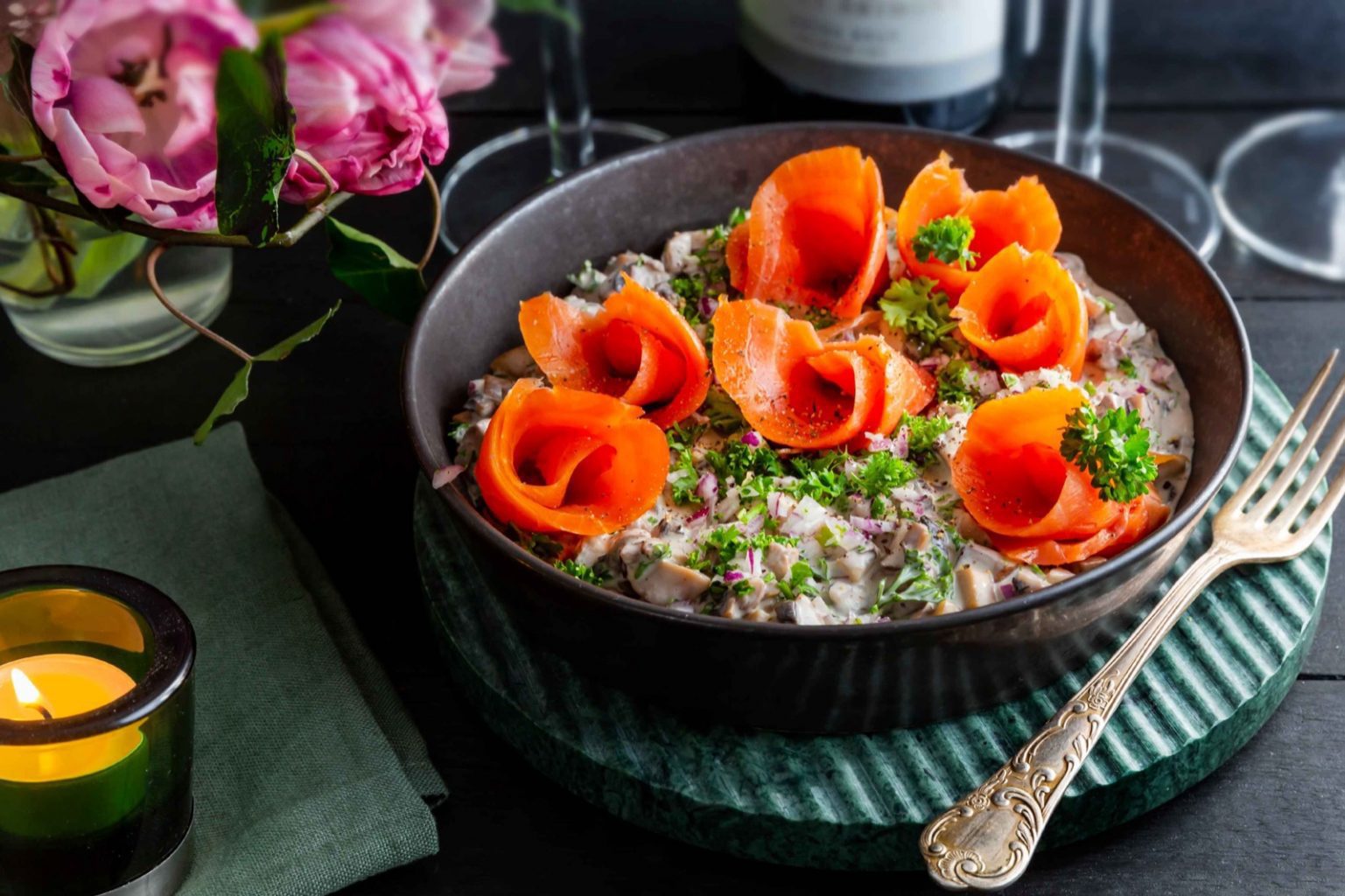 Svampsallad med rökt lax