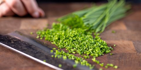 Food hacks skära örter - gräslök