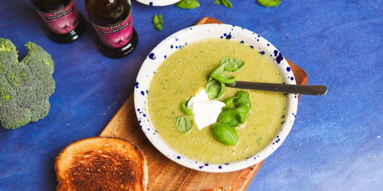 Broccolisoppa med ost-toast