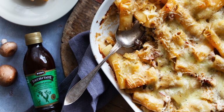 Pastagratäng med svamp, bacon och purjolök