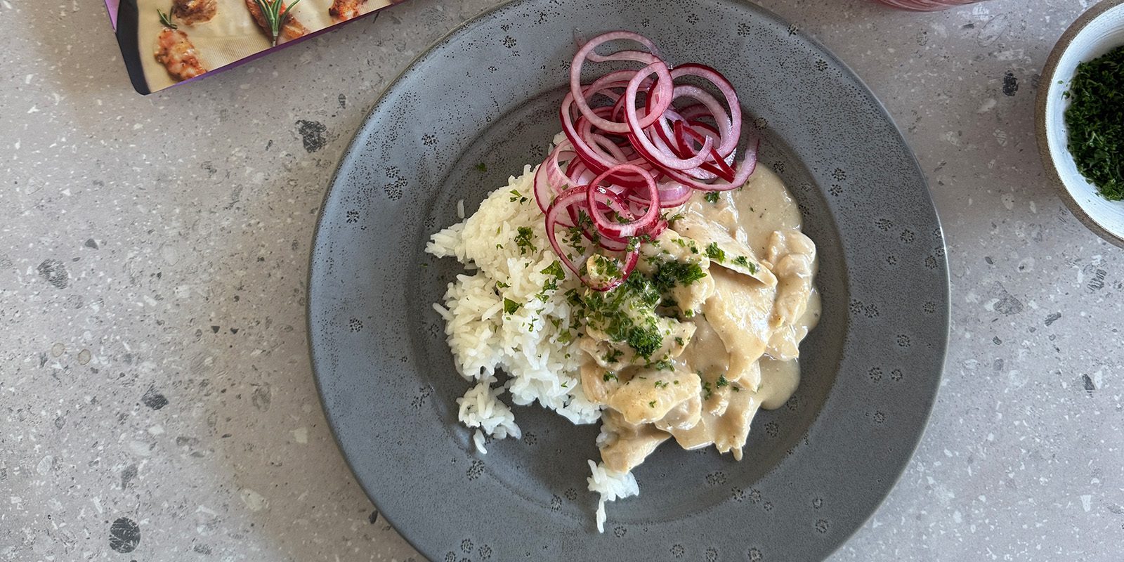 Just add Vitlök och Parmesansås med kyckling och ris