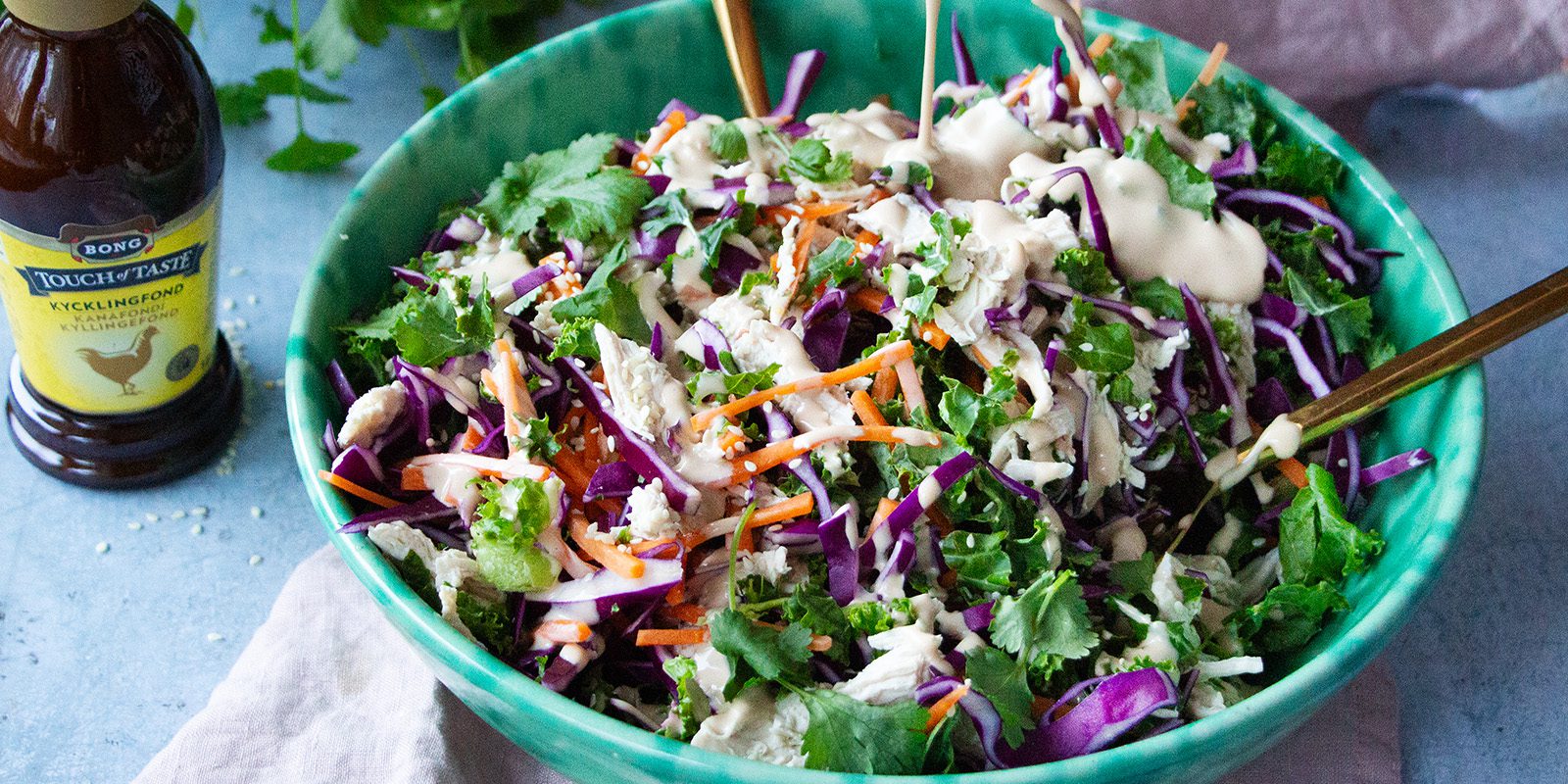 Asiatisk kycklingsallad med sesamdressing